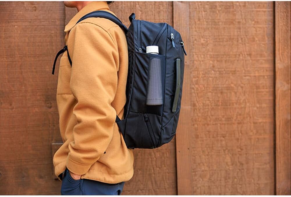 Gregory Border 30L Unisex Commuter Travel/Work/School Carry-On Backpack, Backpanel and Shoulder Harness, One Size, Pool Party - Image 5